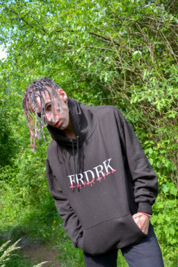 Frederick  @frdrk_18