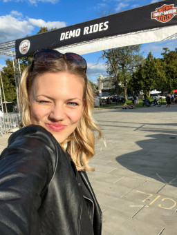 Simona Míková  @simonamikova