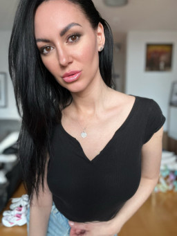 janicqa / jane black  @janicqa